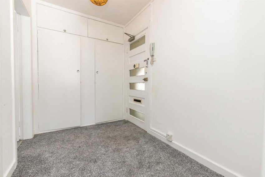 Flat Rookfield Court in Trafford
