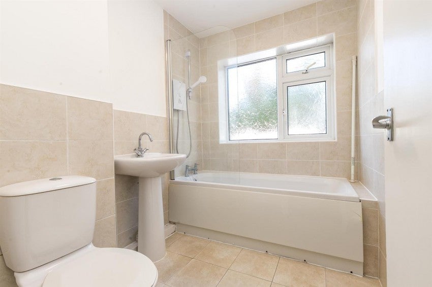 Flat Rookfield Court in Trafford