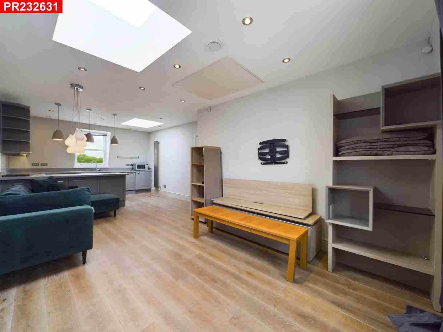 Flat St Stephen's Gardens in City of Westminster