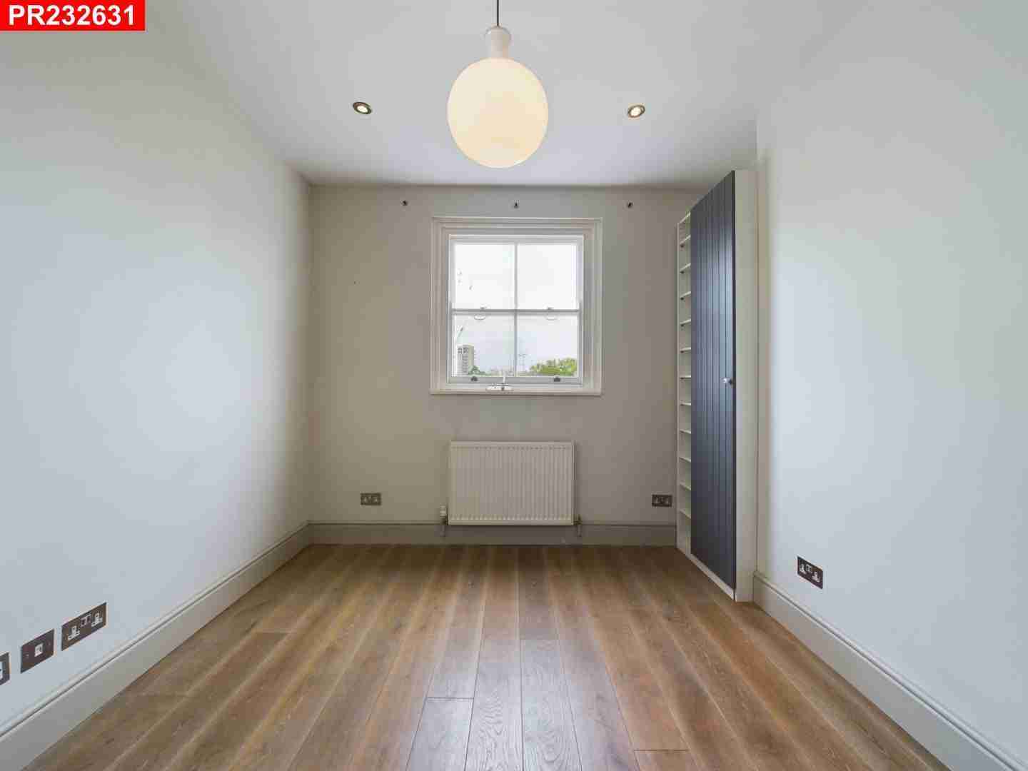 Flat St Stephen's Gardens in City of Westminster