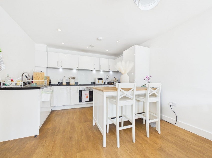 Flat Biggs Lane in Arborfield Green