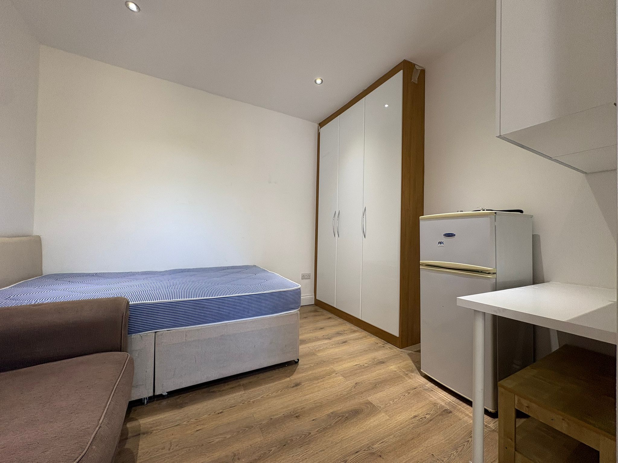 Flat Boston Road in Greater London