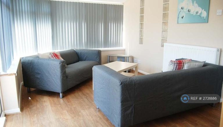 Room Pennington Avenue in West Lancashire
