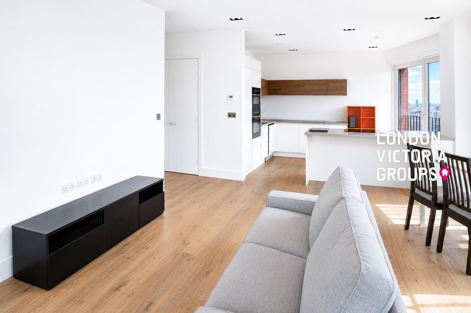 Flat Exchange Gardens in Greater London