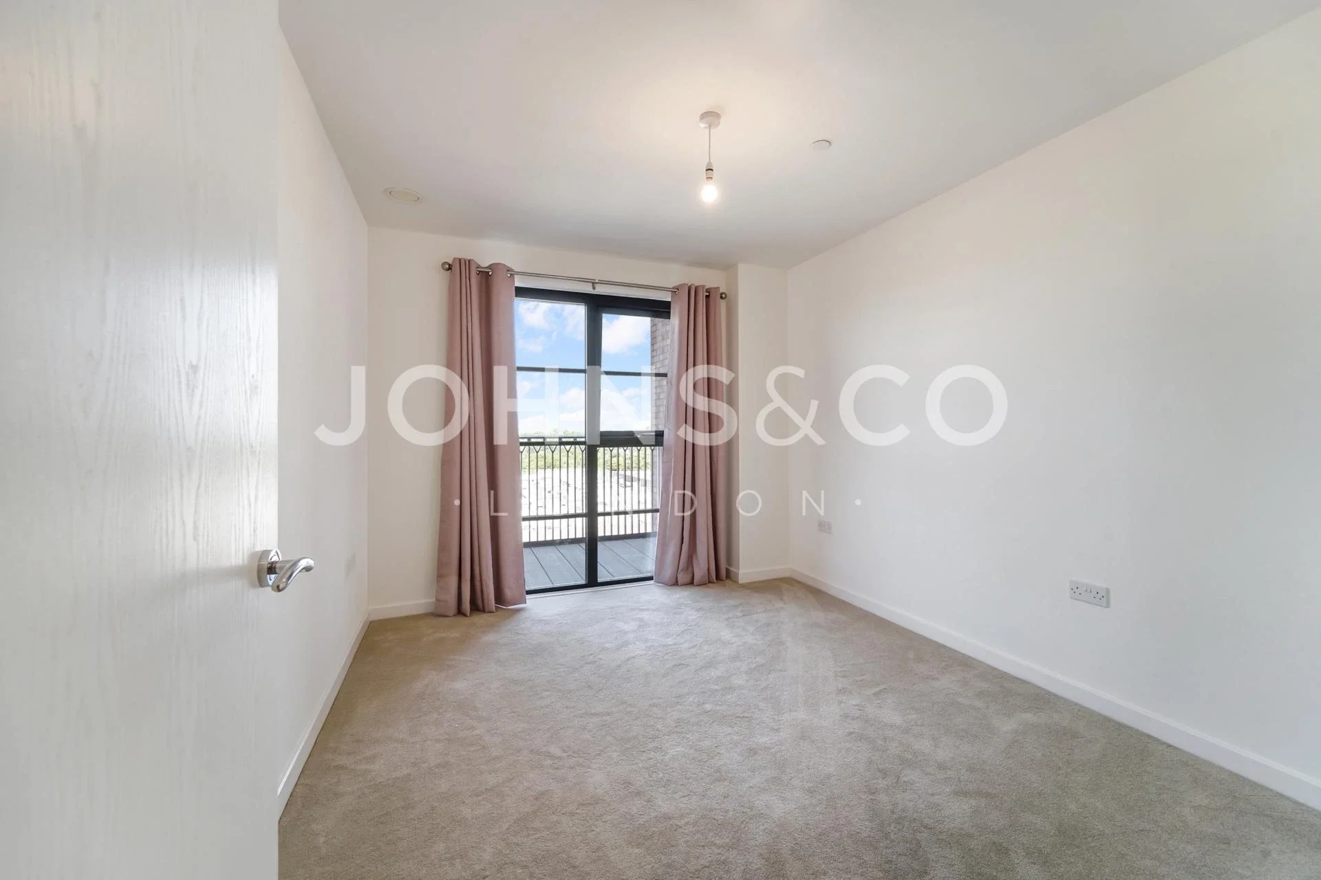 Flat Burlington Road in Greater London