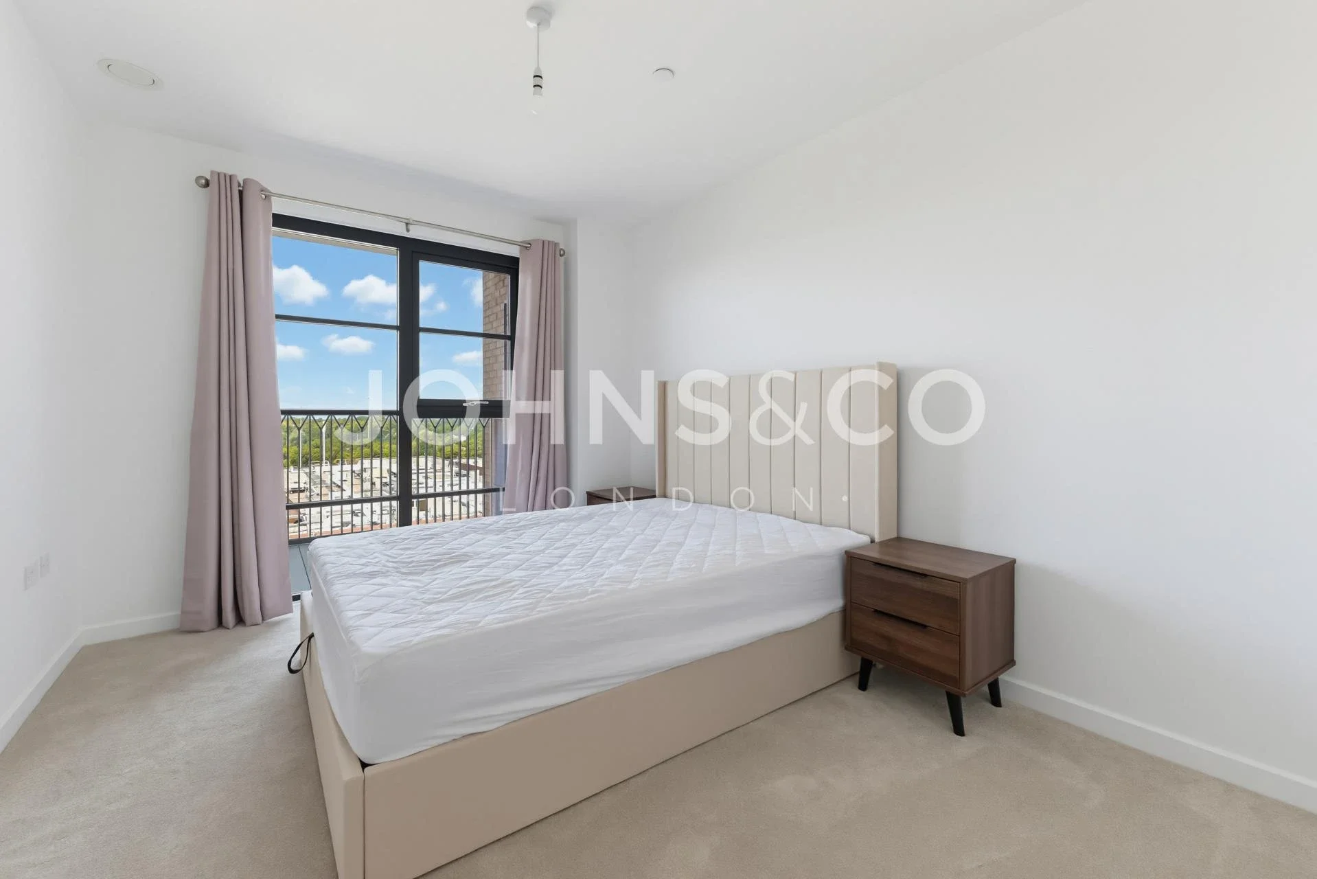 Flat Burlington Road in Greater London