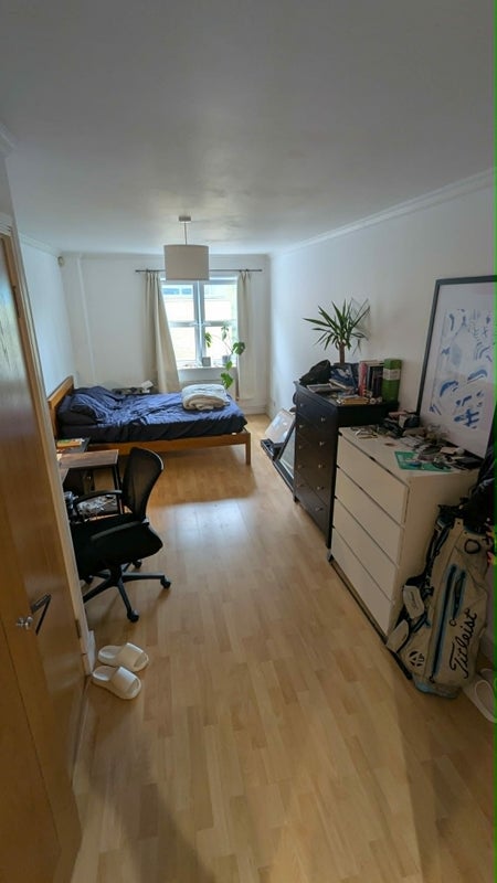 Room Rotherhithe Street in Greater London