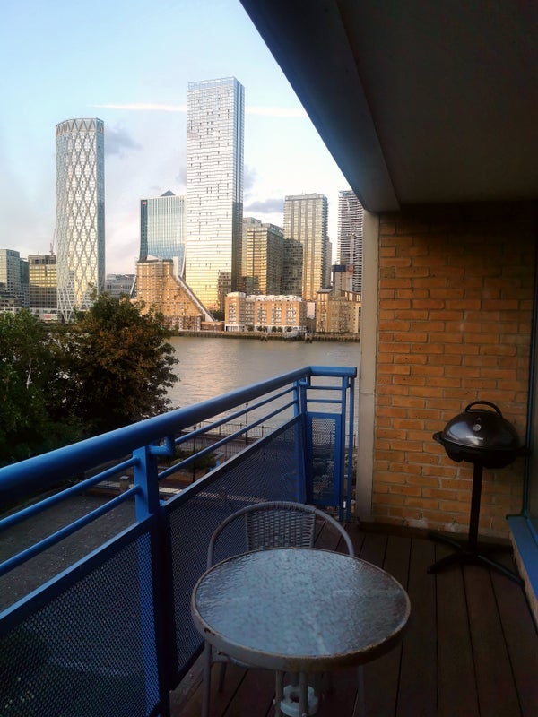 Room Rotherhithe Street in Greater London