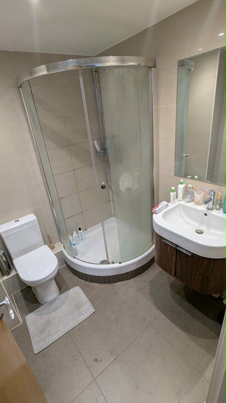 Room Rotherhithe Street in Greater London