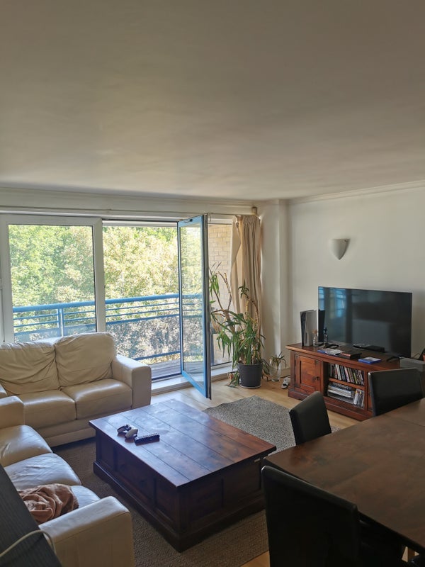 Room Rotherhithe Street in Greater London