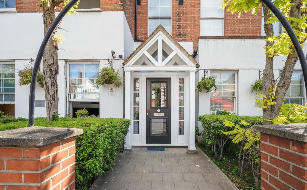 Room Finchley Road in Greater London