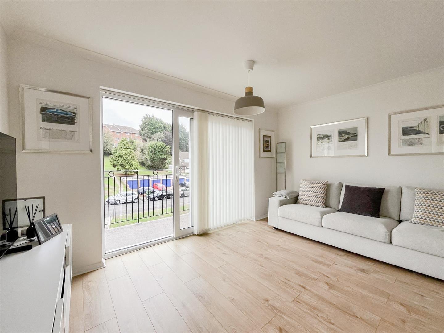 Flat Wellis Gardens in St Leonards