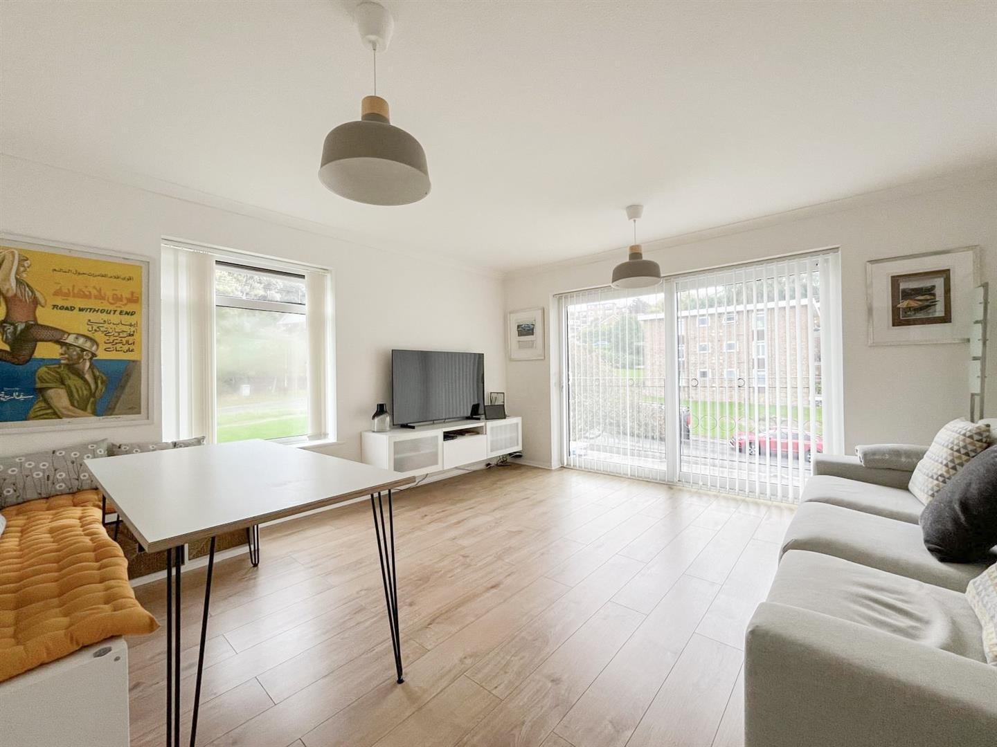Flat Wellis Gardens in St Leonards