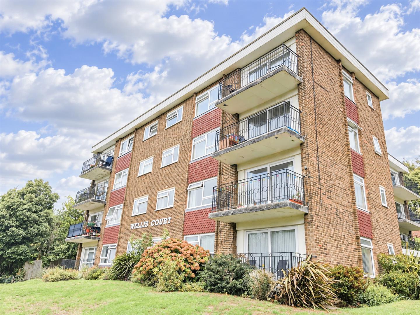 Flat Wellis Gardens in St Leonards