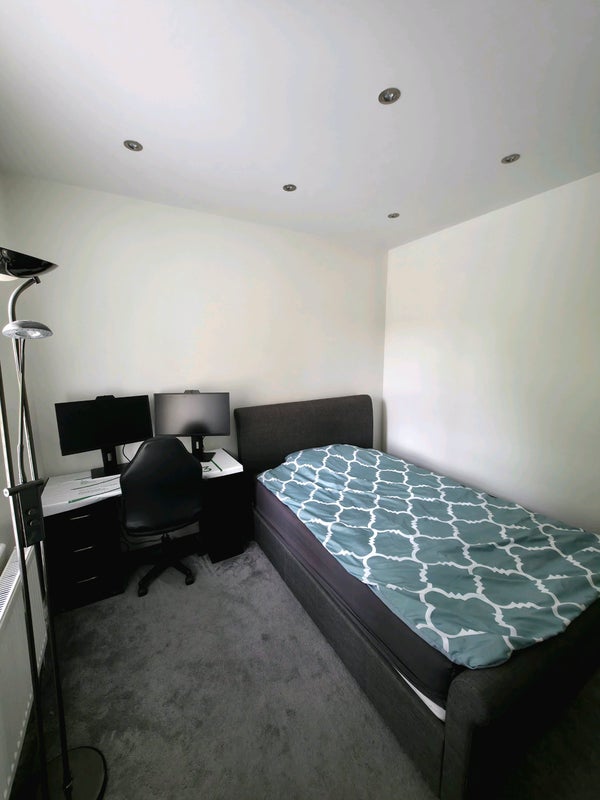 Room Claverley Grove in Greater London