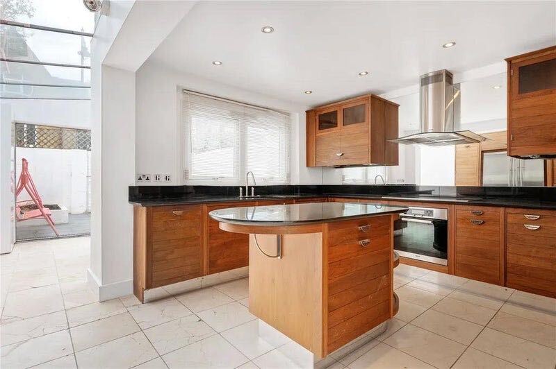 Room Liberia Road in Greater London
