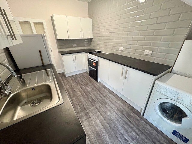 Flat Ninian Road in Cardiff