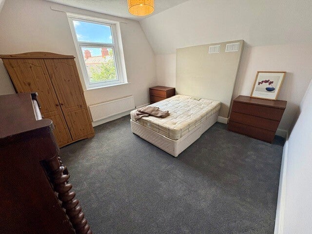 Flat Ninian Road in Cardiff