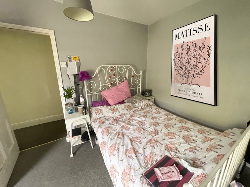 Room Downend Road in Bristol