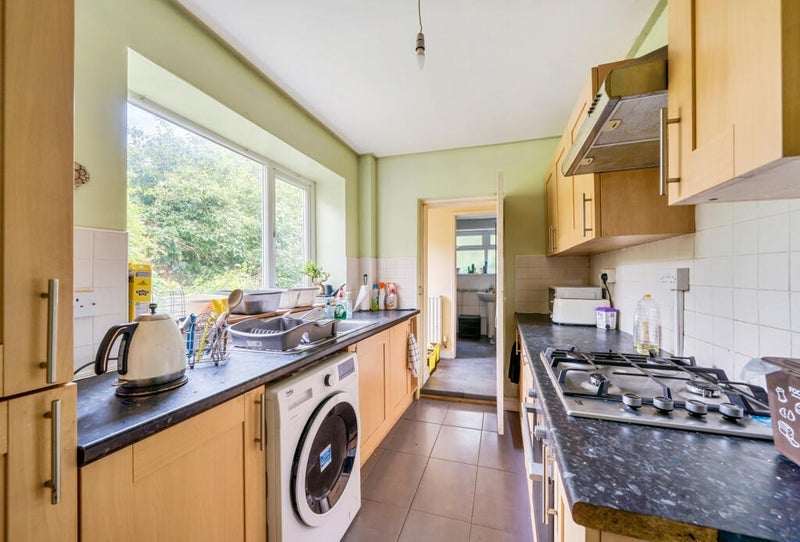 Room Downend Road in Bristol