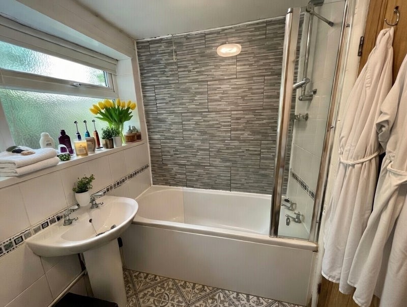 Room Downend Road in Bristol