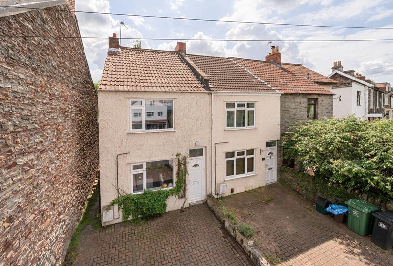 Room Downend Road in Bristol