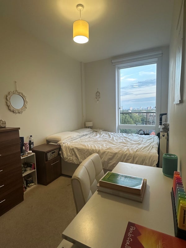Room Boulcott Street in Greater London