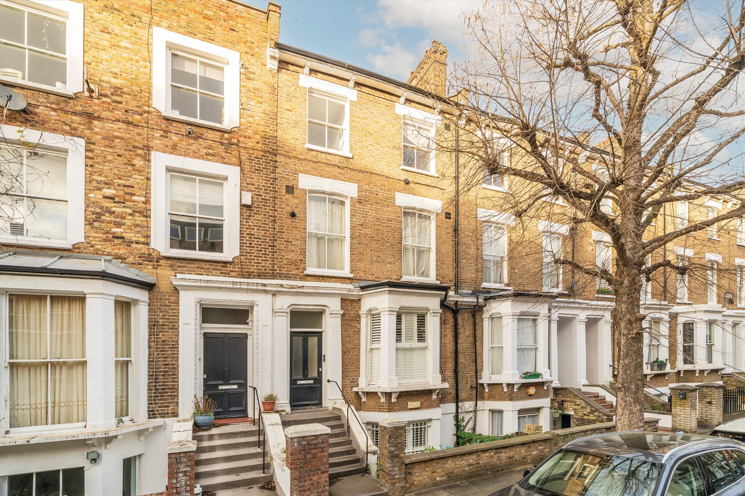 Flat Westwick Gardens in Greater London
