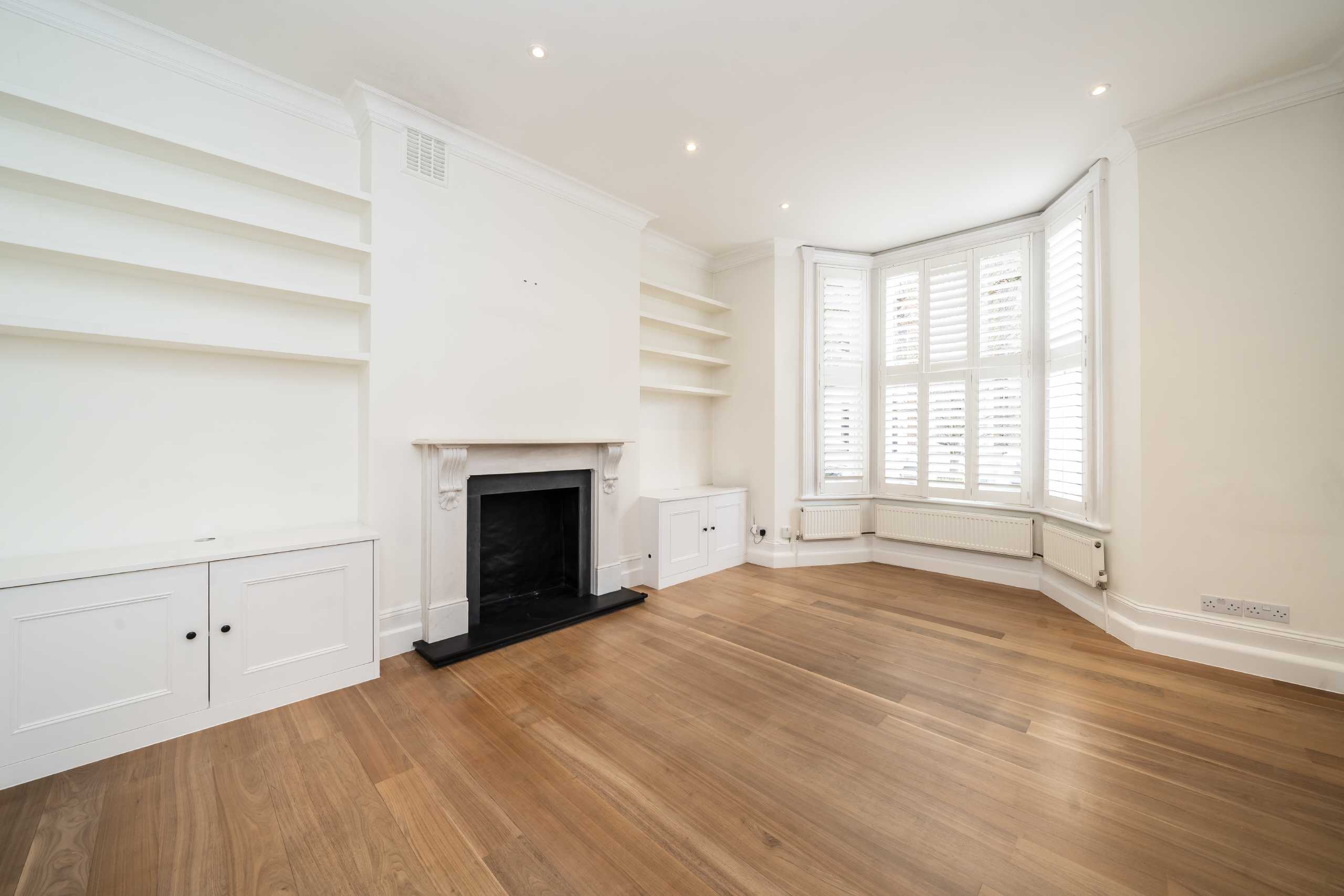 Flat Westwick Gardens in Greater London