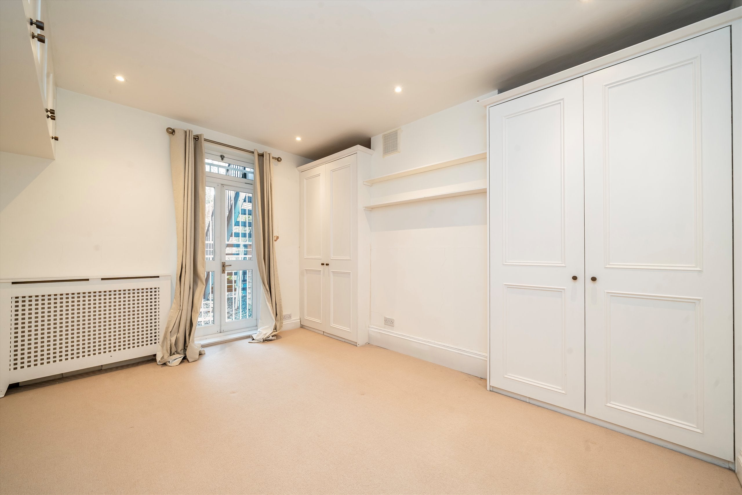Flat Westwick Gardens in Greater London