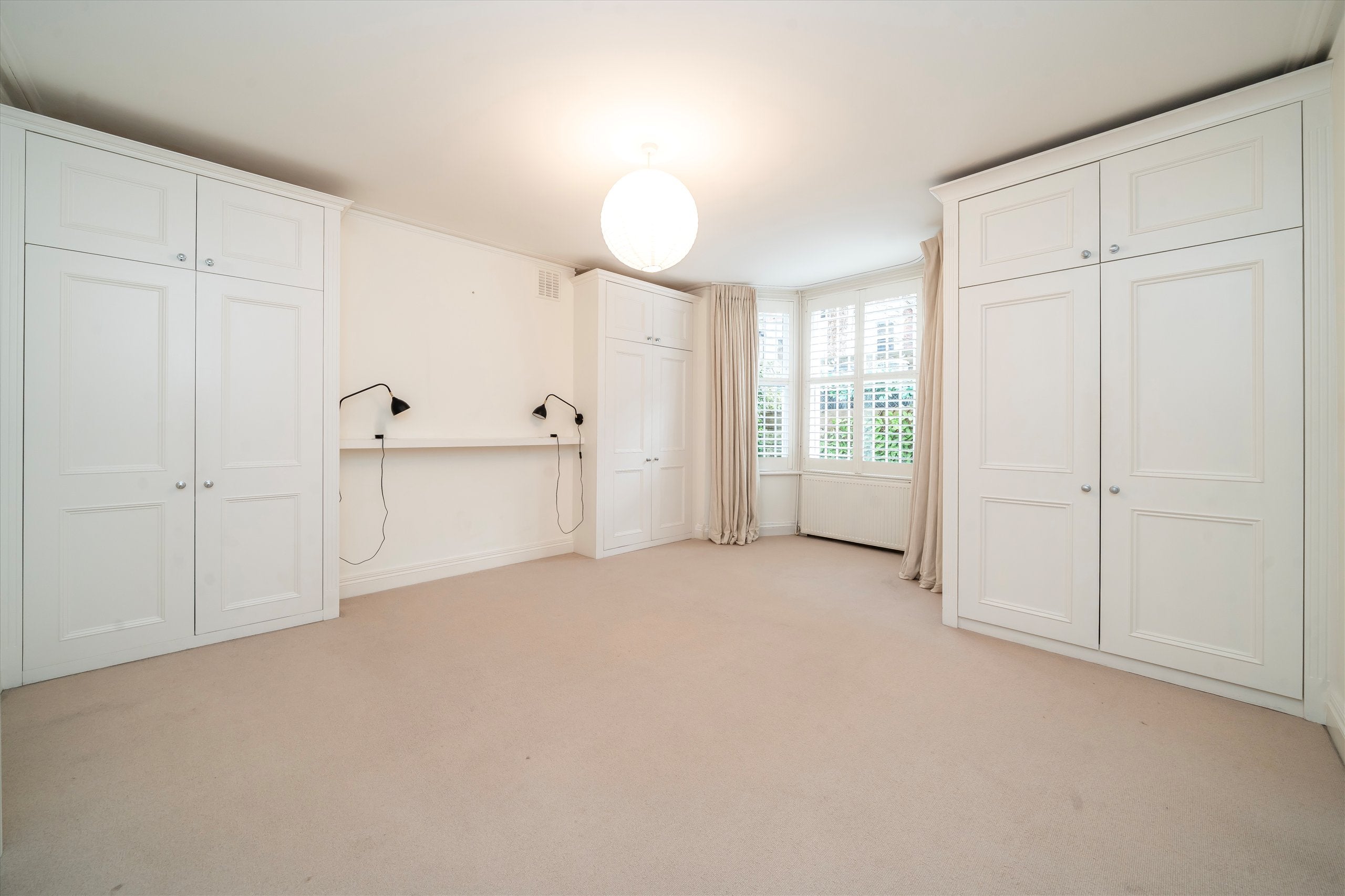 Flat Westwick Gardens in Greater London