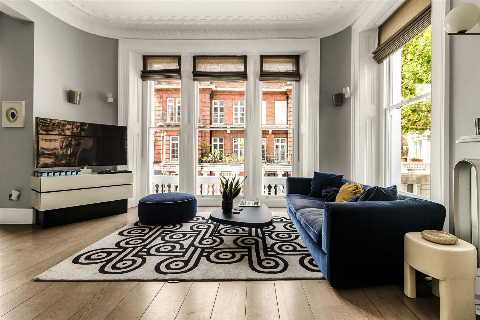 Flat Linden Gardens in Greater London