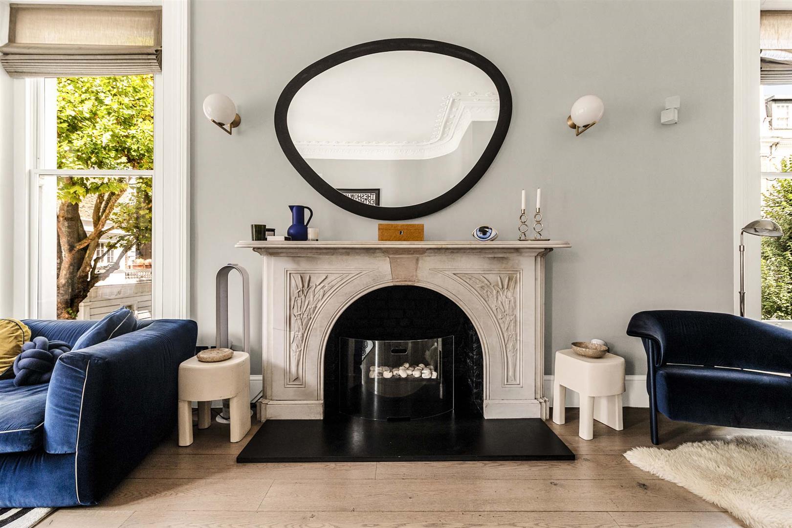 Flat Linden Gardens in Greater London