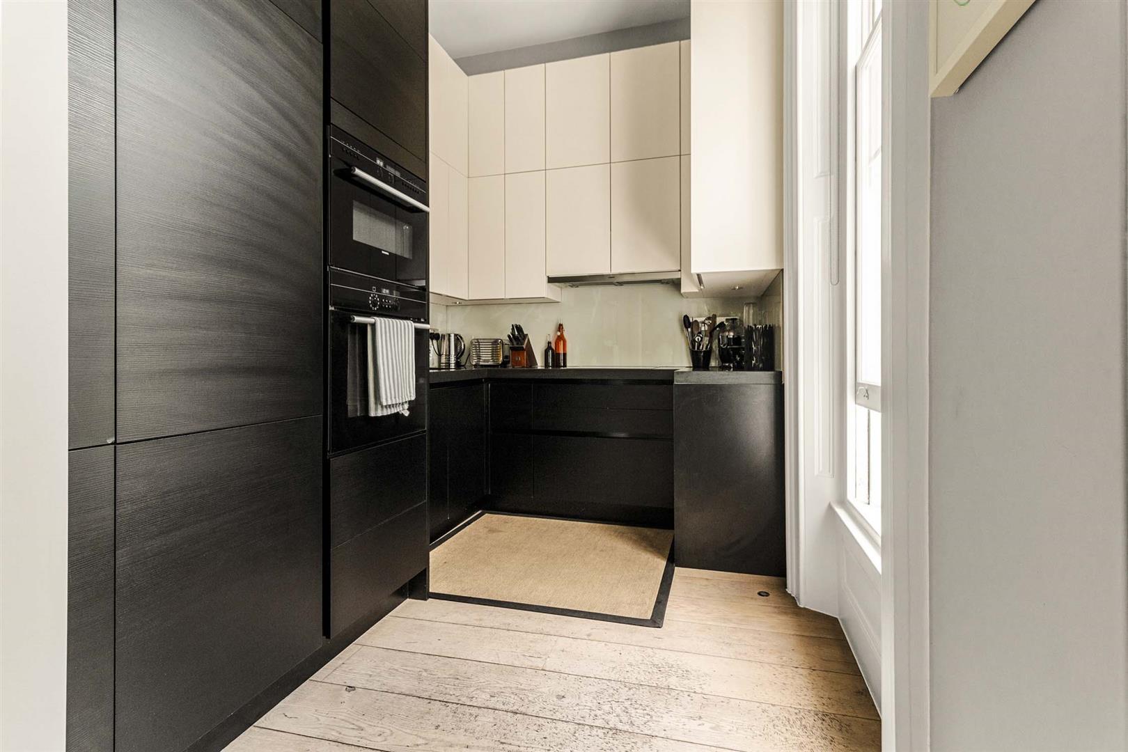Flat Linden Gardens in Greater London