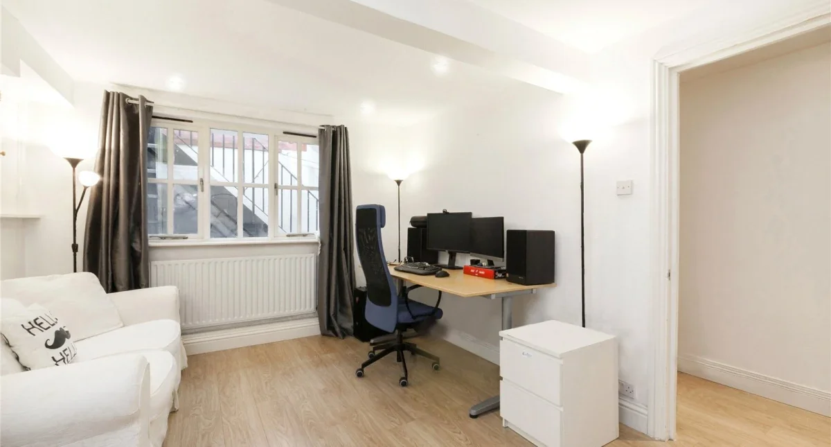 Flat Tottenham Street in Greater London