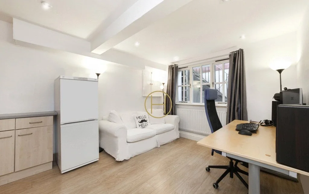Flat Tottenham Street in Greater London