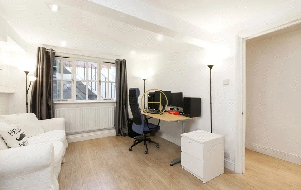 Flat Tottenham Street in Greater London