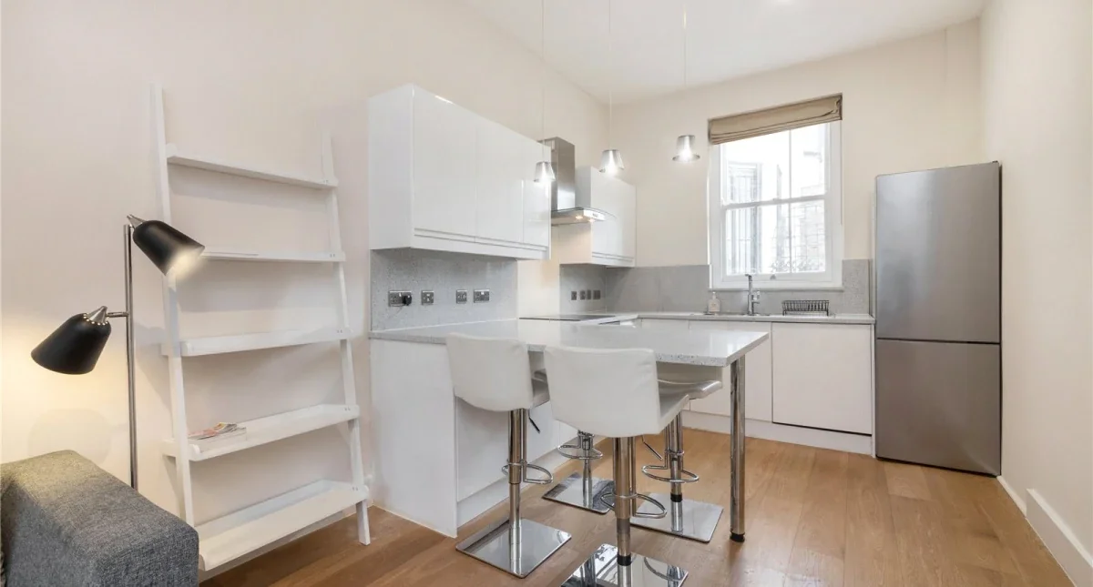 Flat Tottenham Street in Greater London