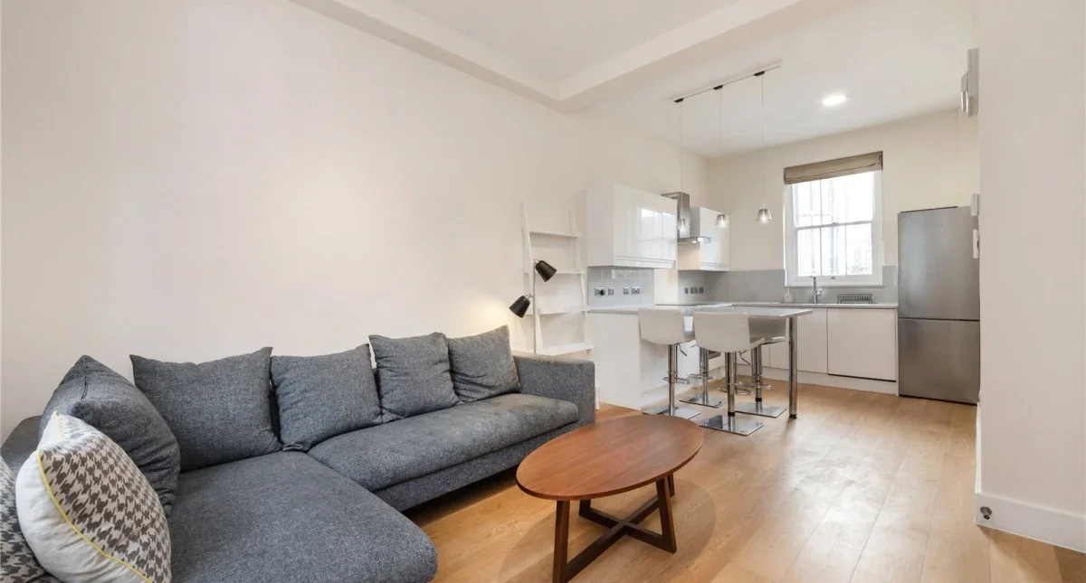 Flat Tottenham Street in Greater London