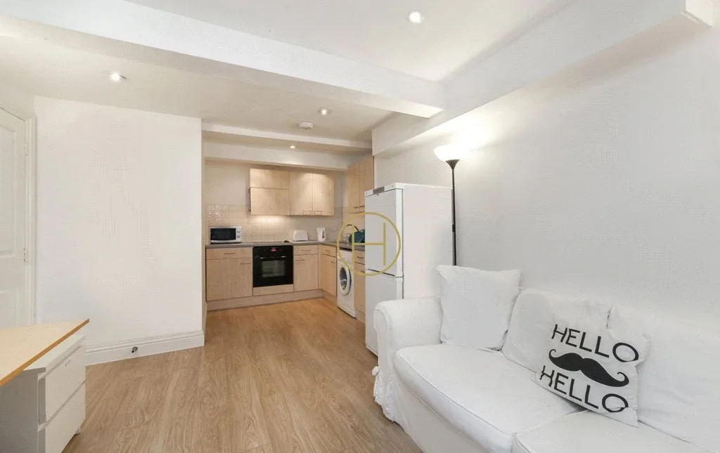 Flat Tottenham Street in Greater London