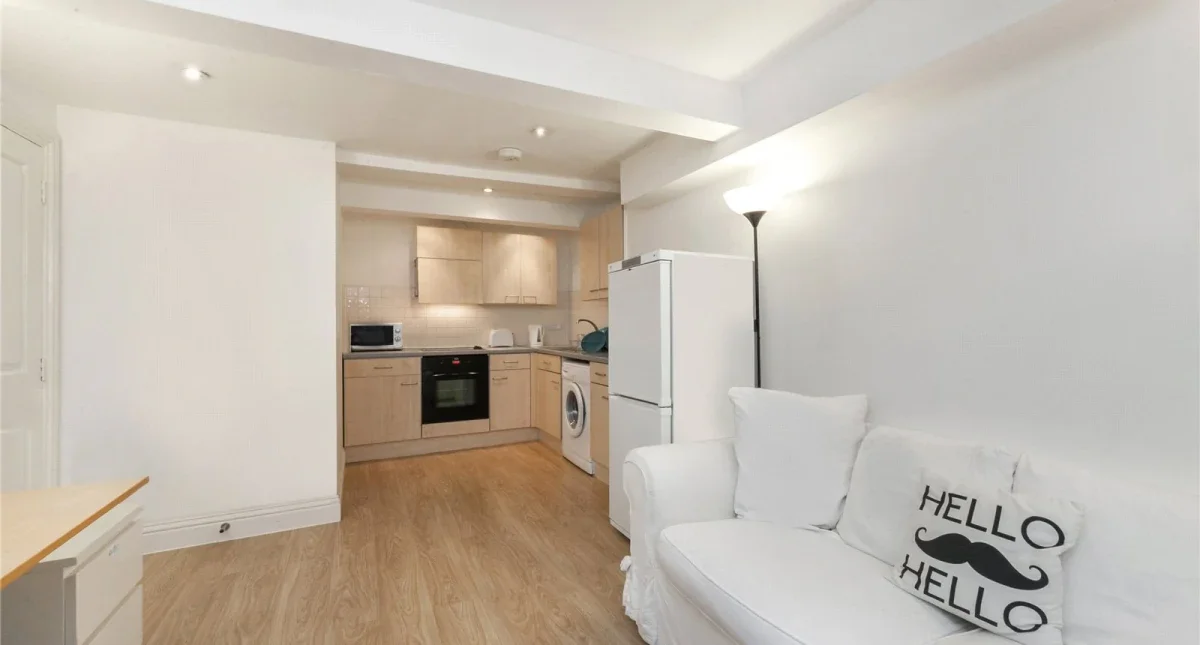 Flat Tottenham Street in Greater London