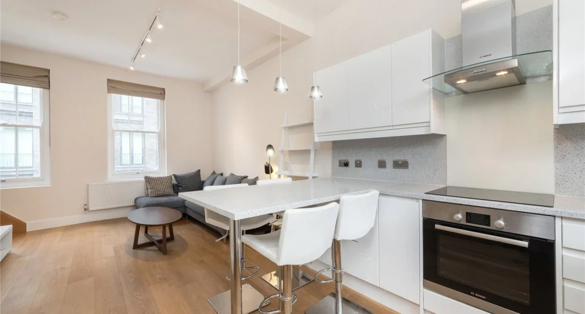 Flat Tottenham Street in Greater London