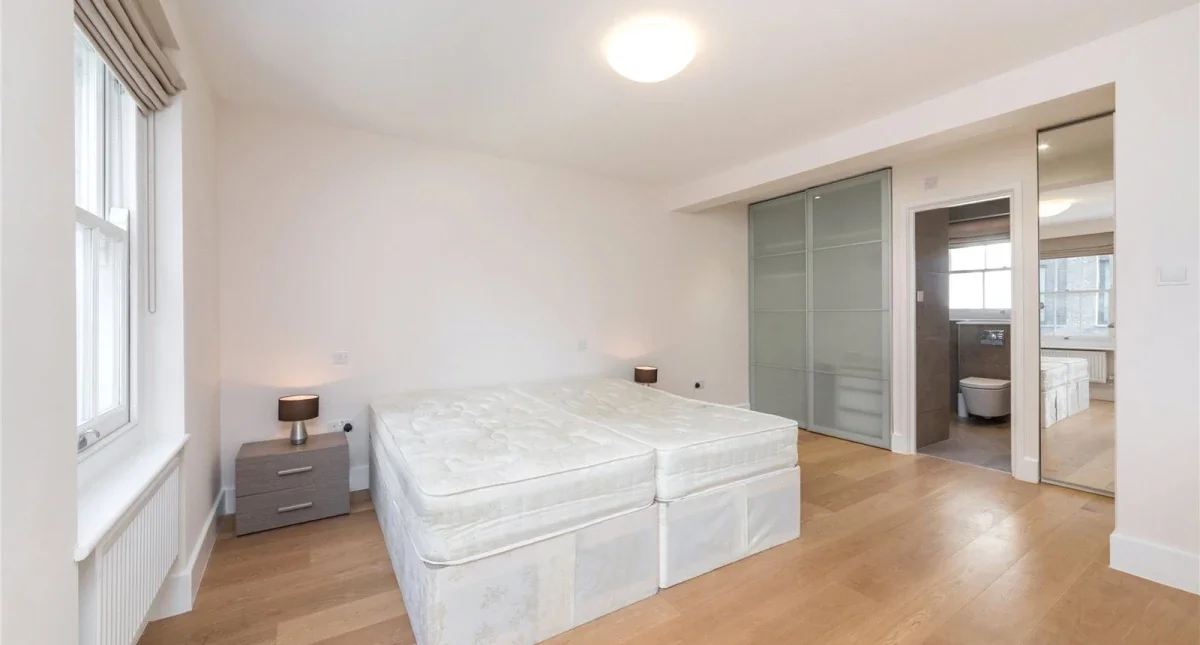 Flat Tottenham Street in Greater London