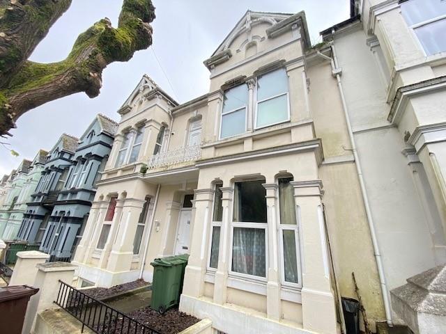 Flat Connaught Avenue in Plymouth