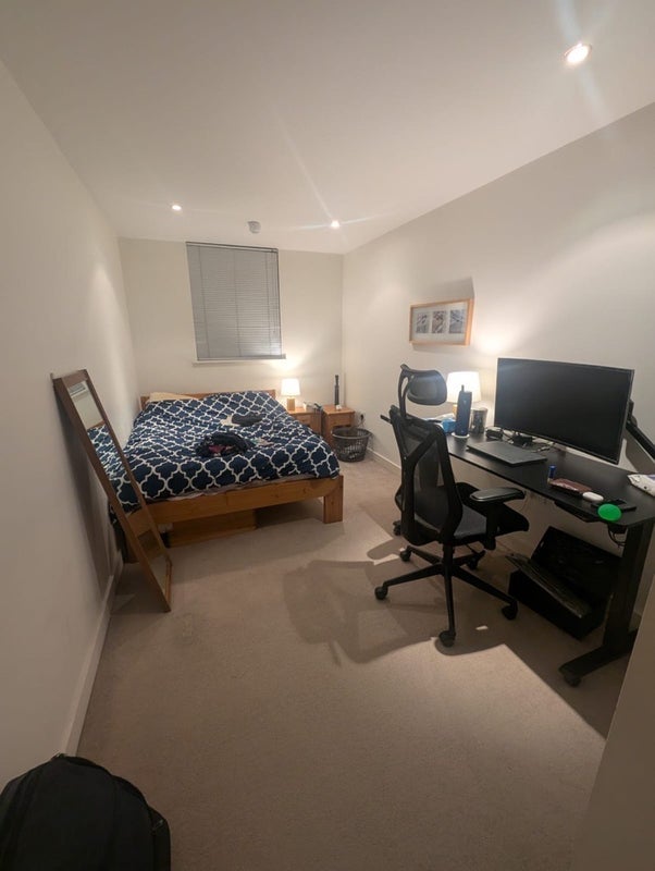 Room Leyden Street in Greater London