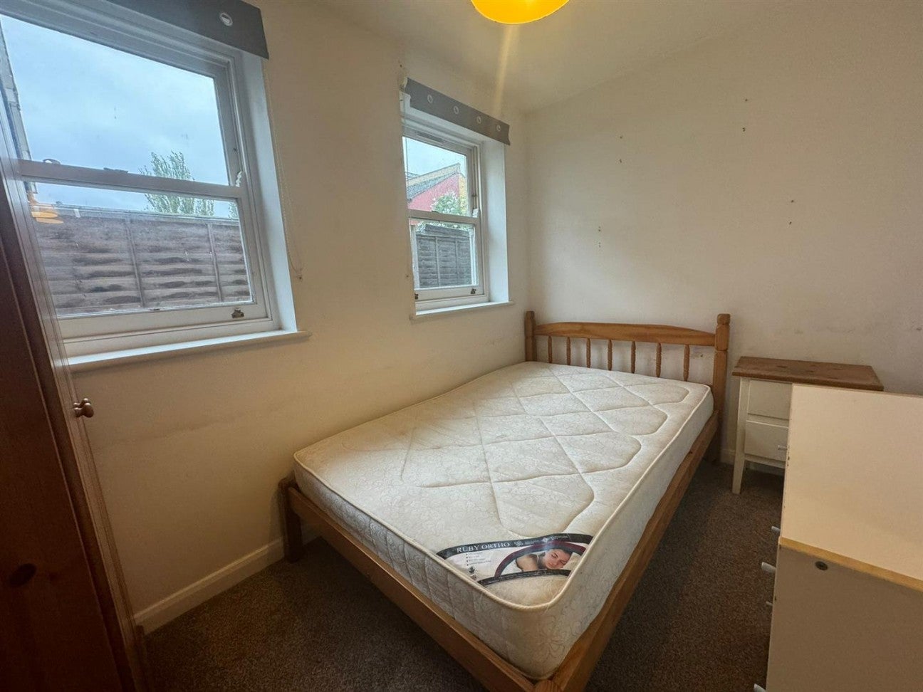 Flat Poynders Road in Greater London