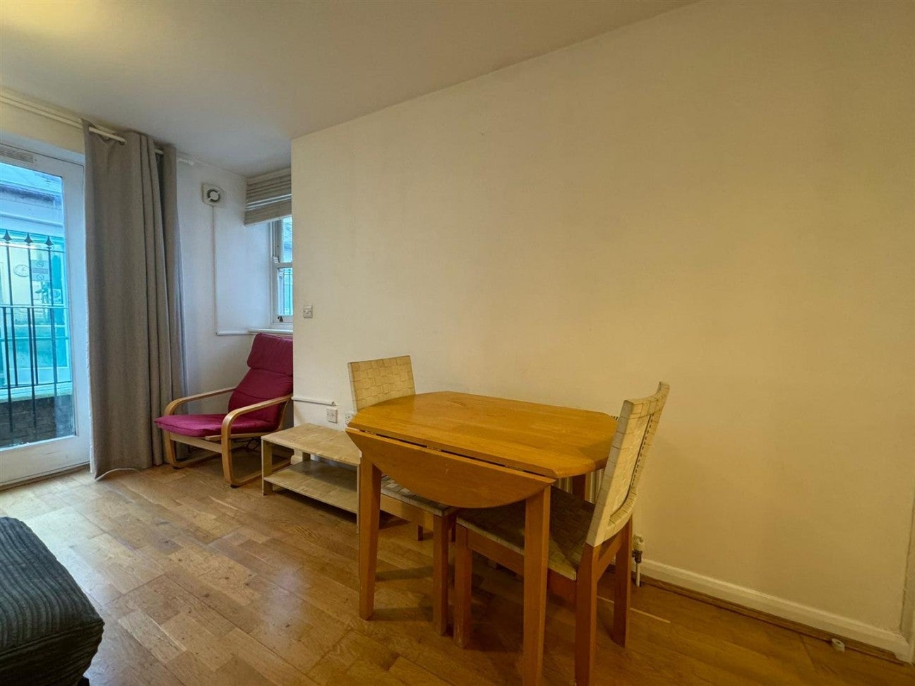 Flat Poynders Road in Greater London
