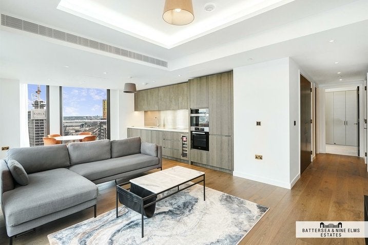 Flat Carnation Way in Greater London