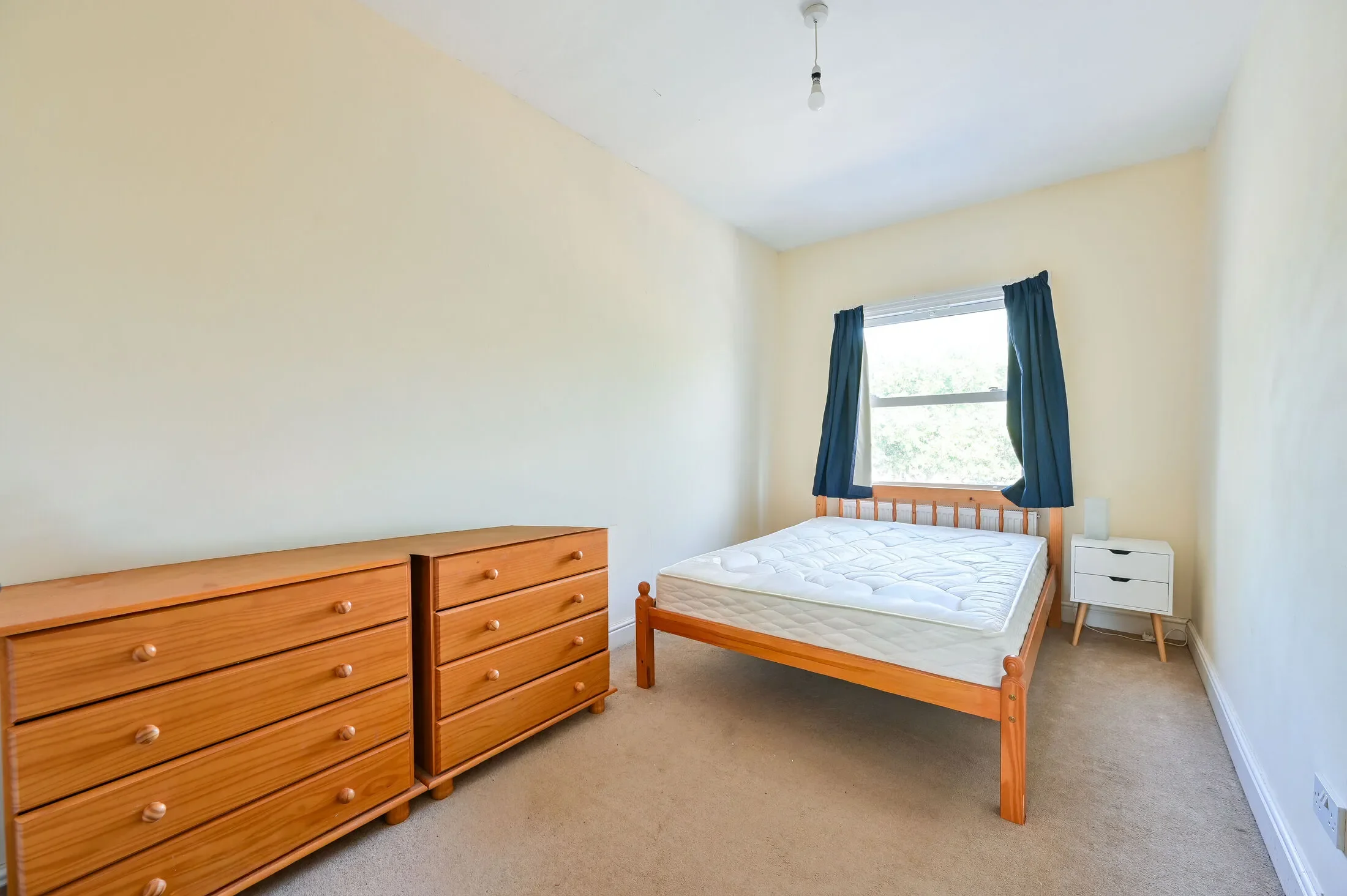 Flat Solway Road in Greater London