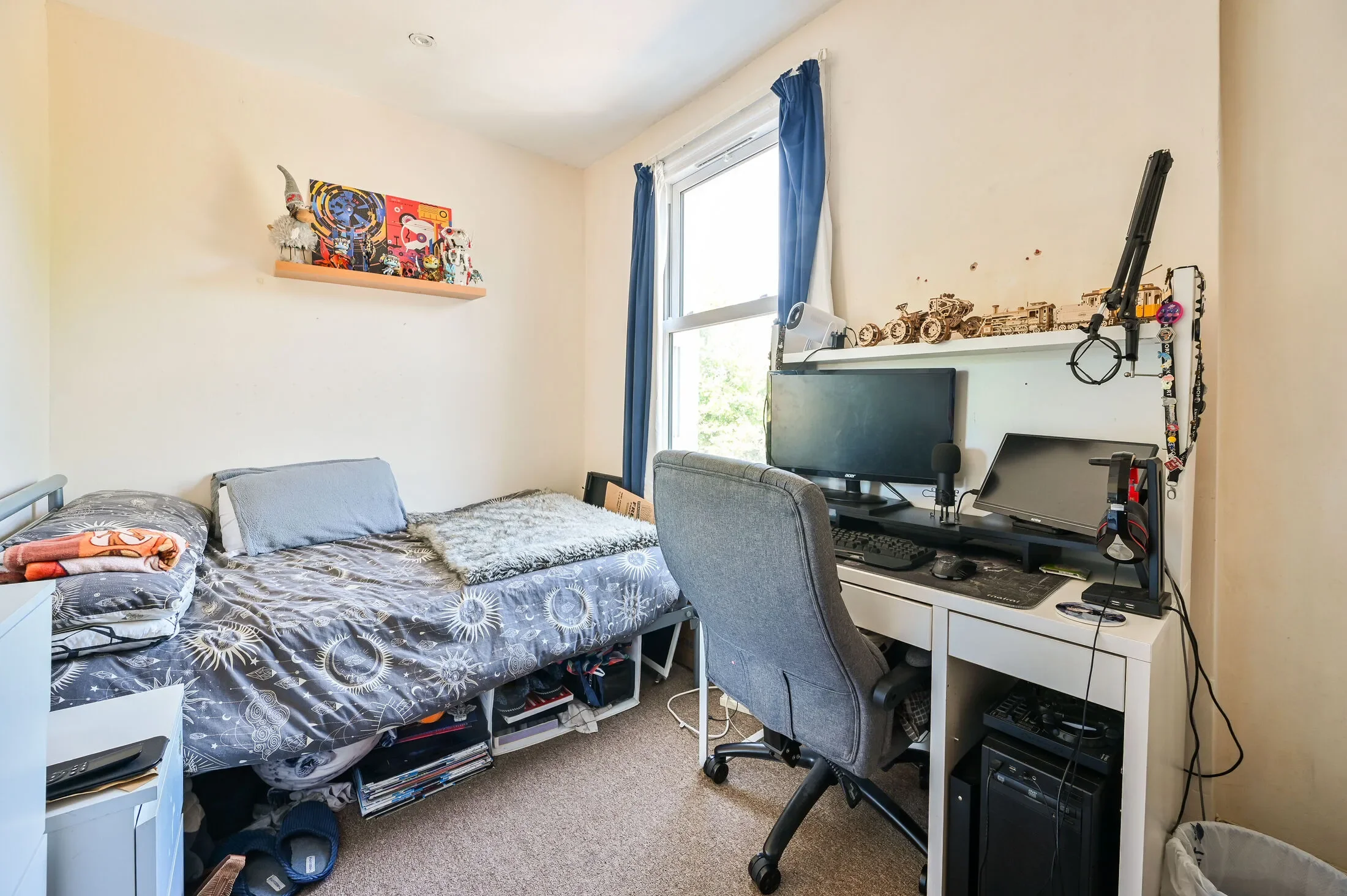 Flat Solway Road in Greater London